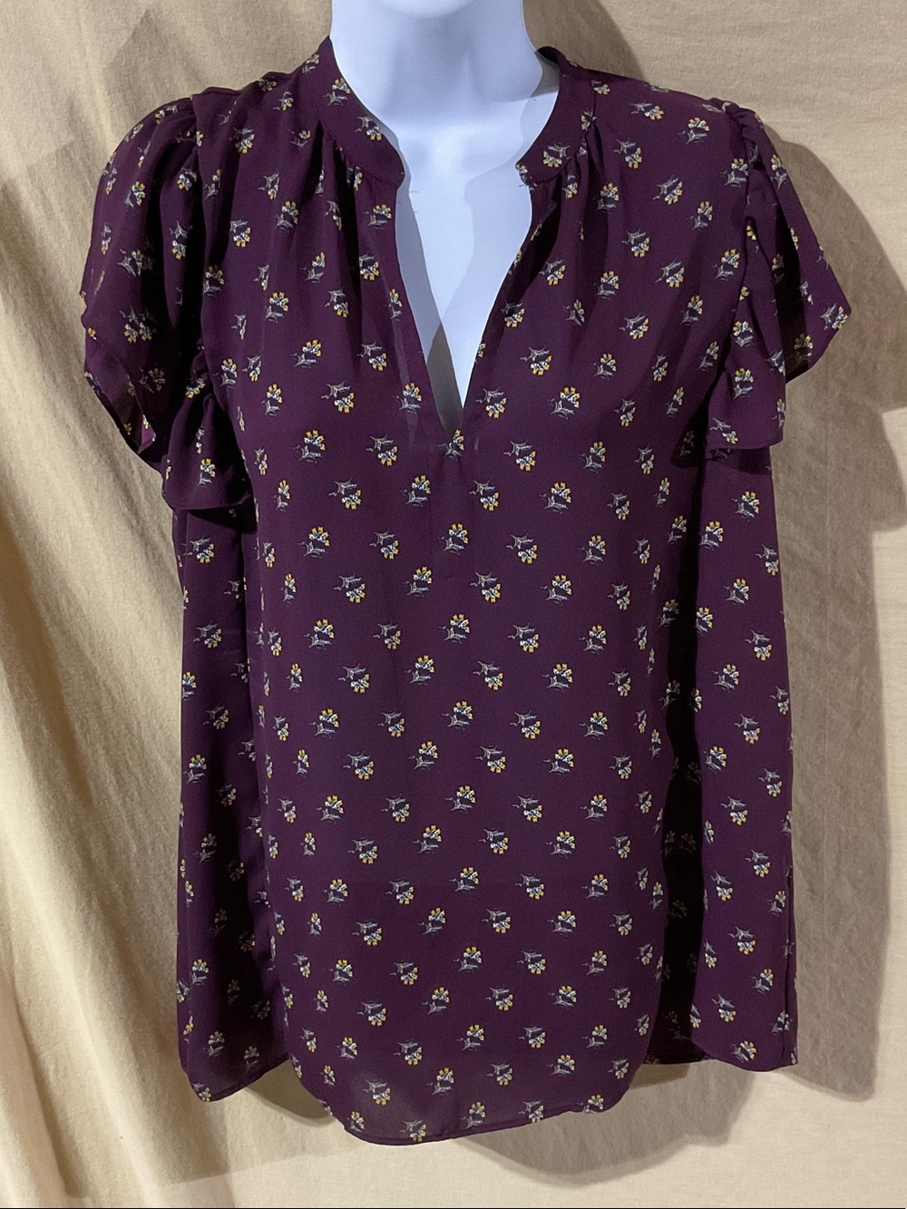 Ann Taylor Factory Size M Plum Floral Flutter Sleeve Blouse